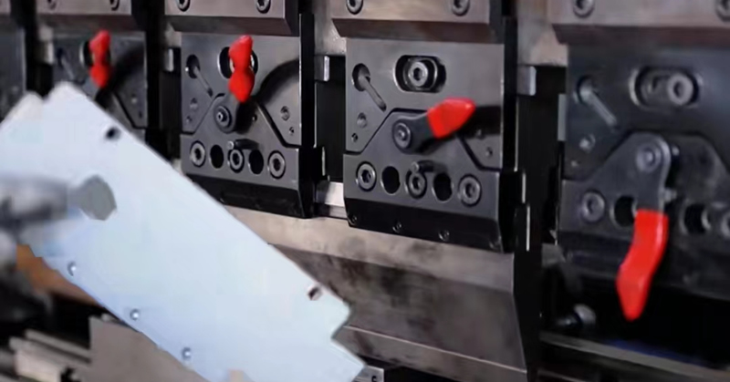 東（dōng）莞草莓视频ios廠折彎機